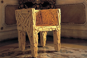 Модный стул из ящиков
